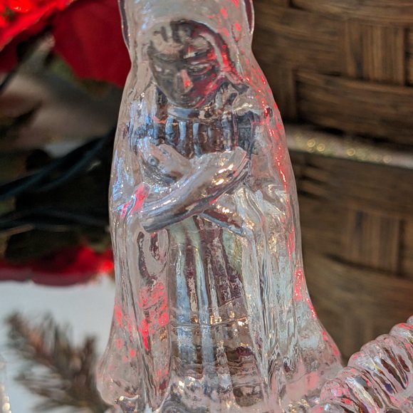 6 Piece Iridescent Glass Nativity Figures + Vibrant Needlepoint-Like Placemat - Picture 9 of 13